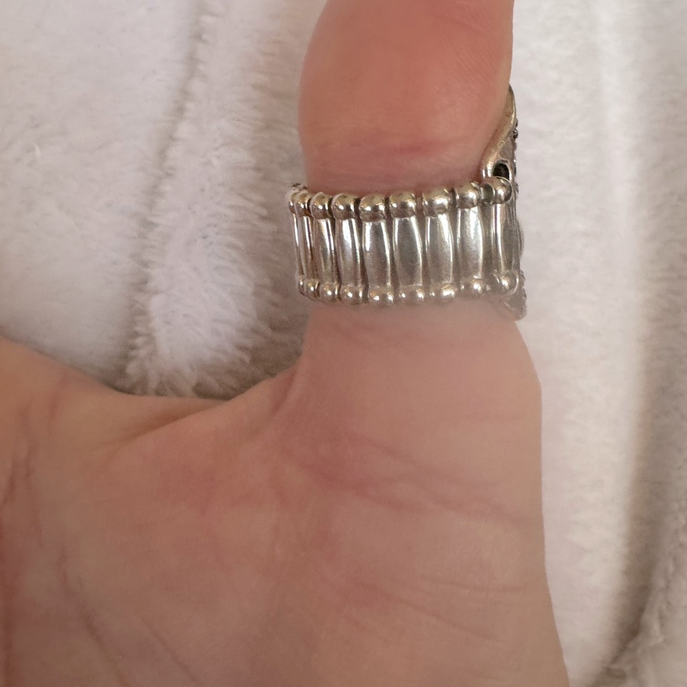 Armor Style Silver Ring with stretchy flexible fit band - Picture 4 of 6